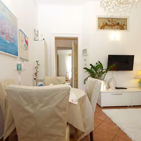 Alide 1886 Apartment *